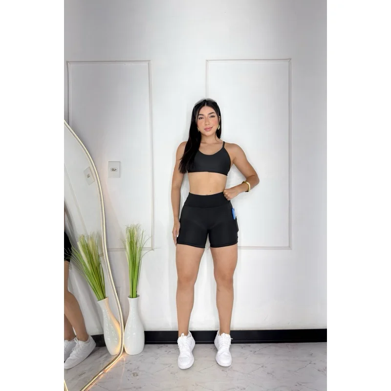 Conjunto Fitness Short com Bolso e Top Costa Nua